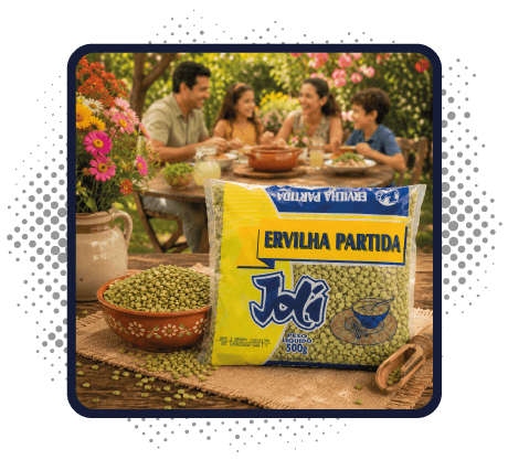 Imagem de uma família com um pacote de Ervilha Partida | Joli Cereais