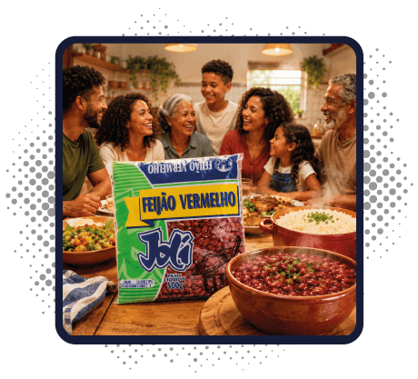 Imagem de uma família com um pacote de Feijão Vermelho | Joli Cereais