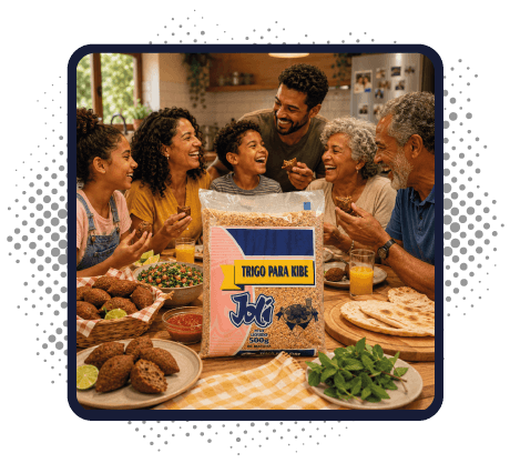 Imagem de uma família com um pacote de Trigo para Kibe | Joli Cereais