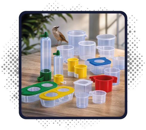 Imagem de uma mesa com toda a seleção de produtos da marca Jet Plast | Joli Cereais